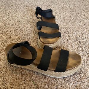 FLASH SALE! ❤️ Black Strap Platform Sandals